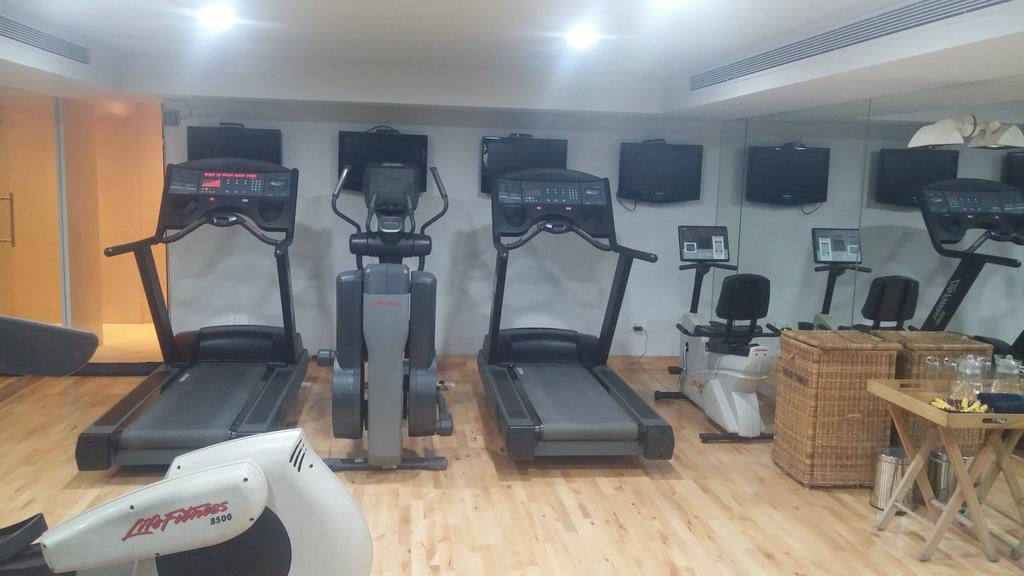 The Park Bangalore, Mg Road Luaran gambar A Life Fitness gym