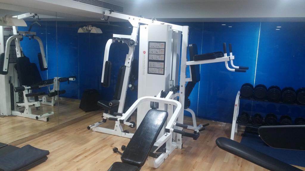 The Park Bangalore, Mg Road Luaran gambar A leg press machine
