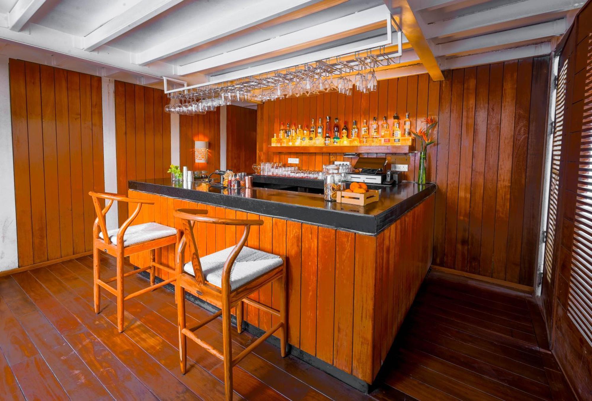 The Park Bangalore, Mg Road Luaran gambar The bar on board