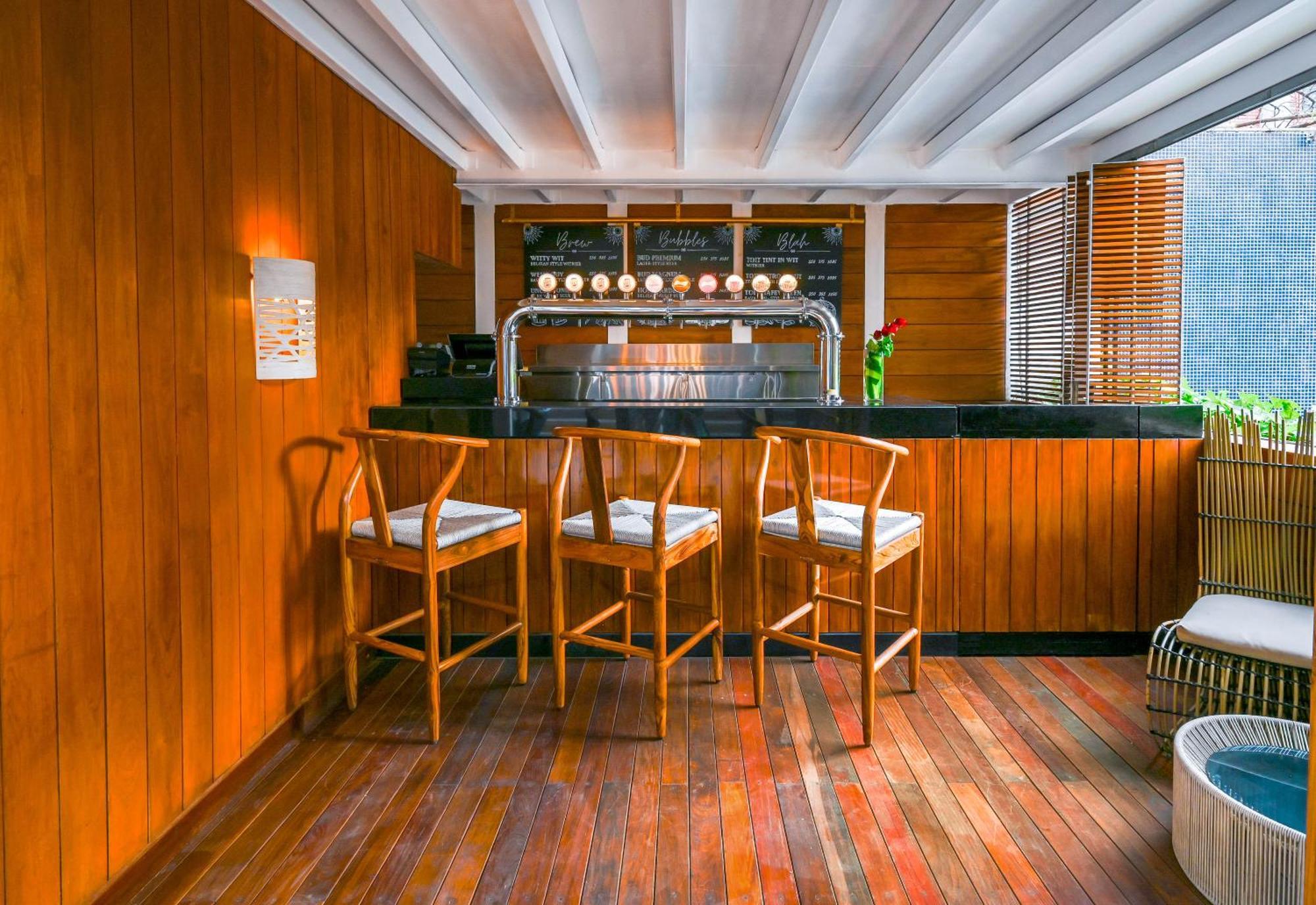 The Park Bangalore, Mg Road Luaran gambar The bar at the 19th floor