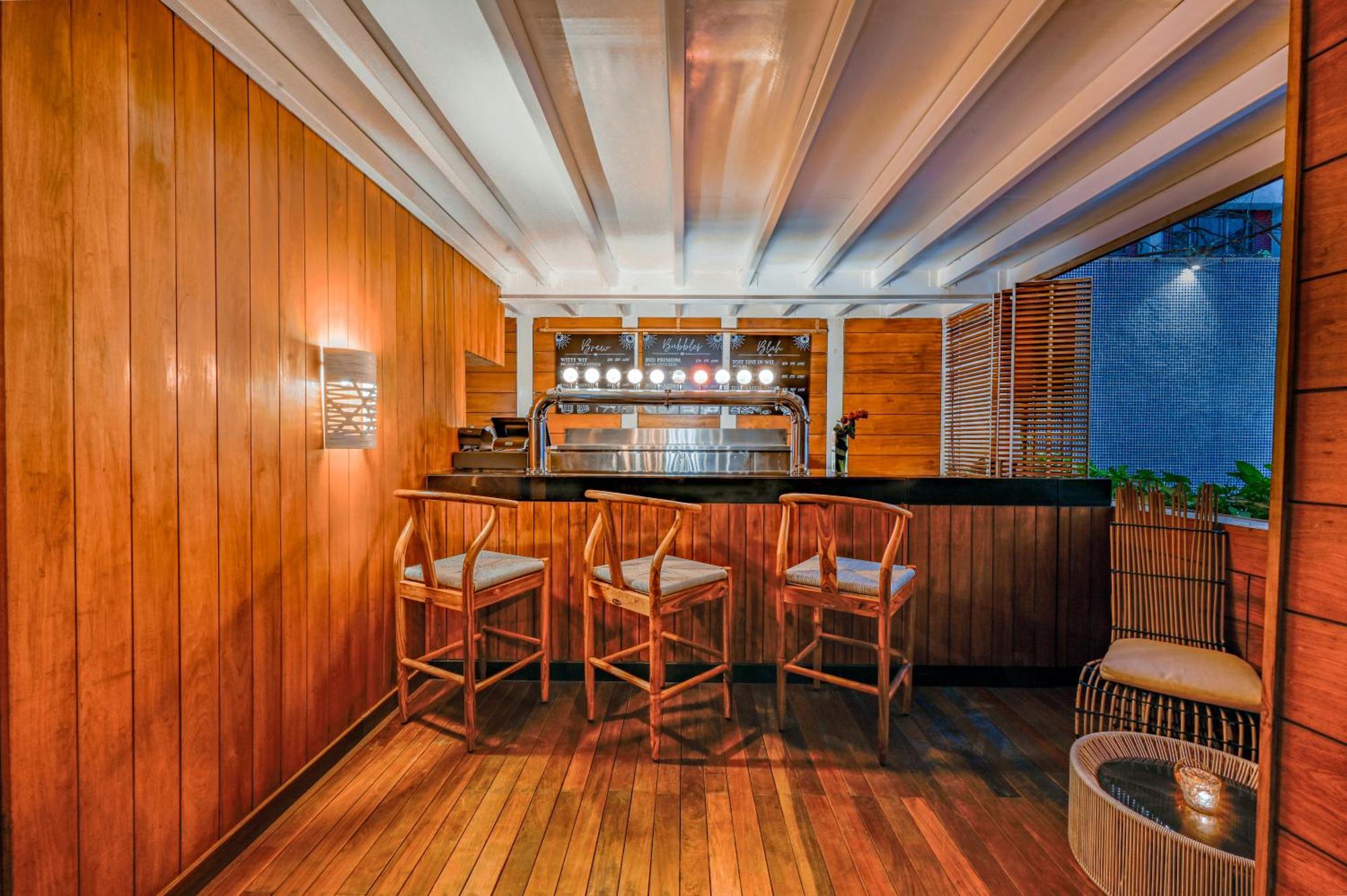 The Park Bangalore, Mg Road Luaran gambar The bar at the 19th floor