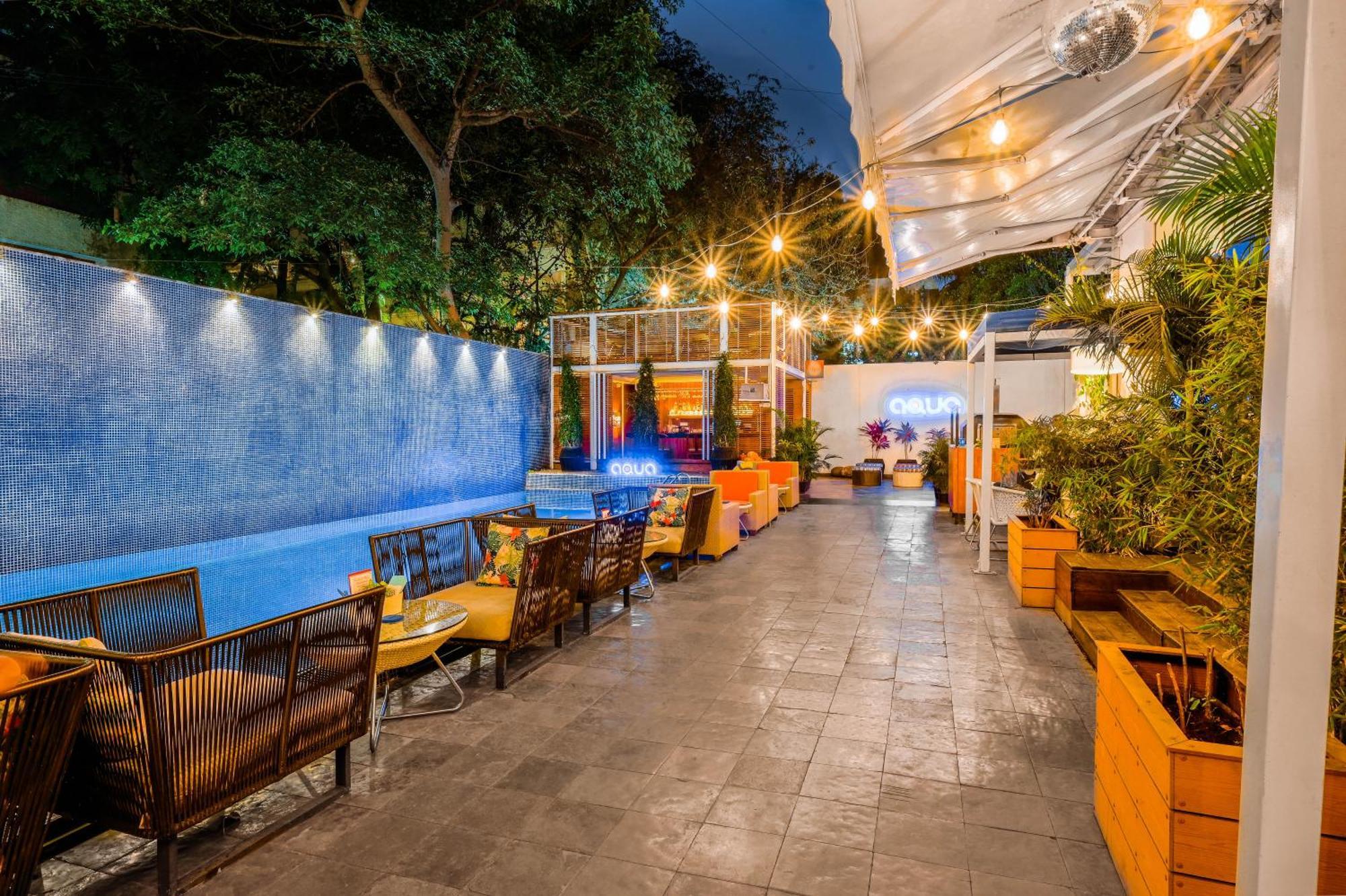 The Park Bangalore, Mg Road Luaran gambar The restaurant's outdoor seating area