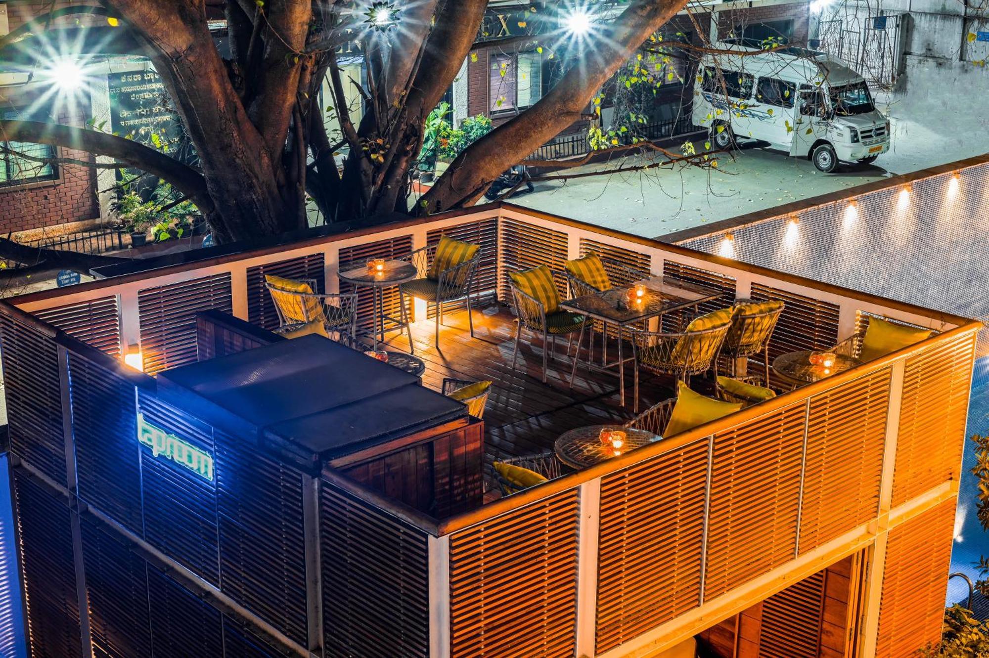 The Park Bangalore, Mg Road Luaran gambar The patio at the restaurant