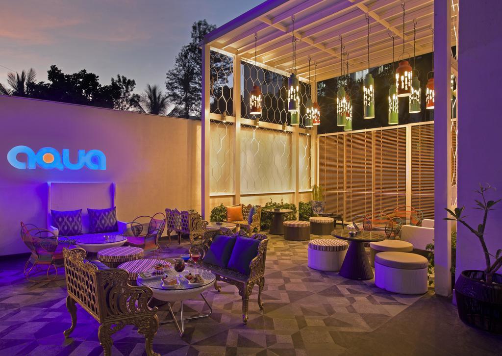 The Park Bangalore, Mg Road Luaran gambar The lounge at the Crowne Plaza Hotel, Karachi