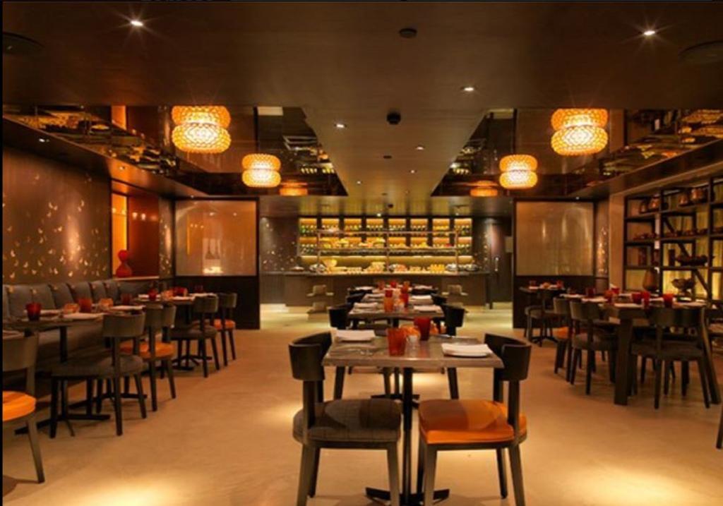 The Park Bangalore, Mg Road Luaran gambar Interior of the restaurant