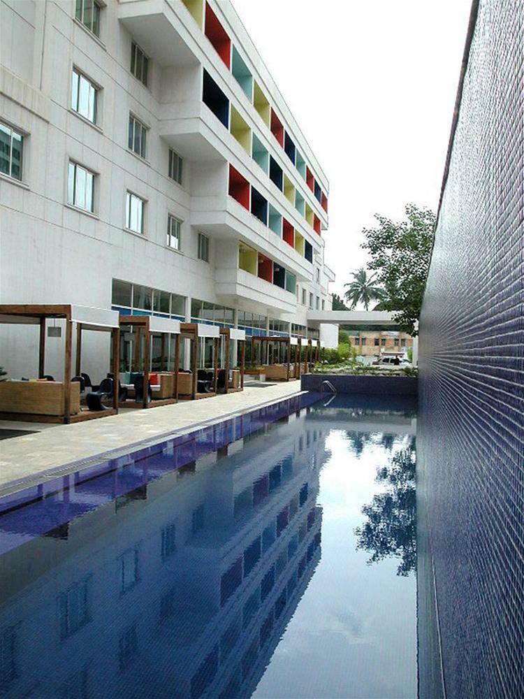 The Park Bangalore, Mg Road Luaran gambar The hotel's pool